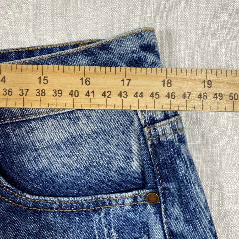 Salvaje Denim Distressed Short Raw Edge Lace Lined Front Shorts Size 11 - Picture 6 of 10